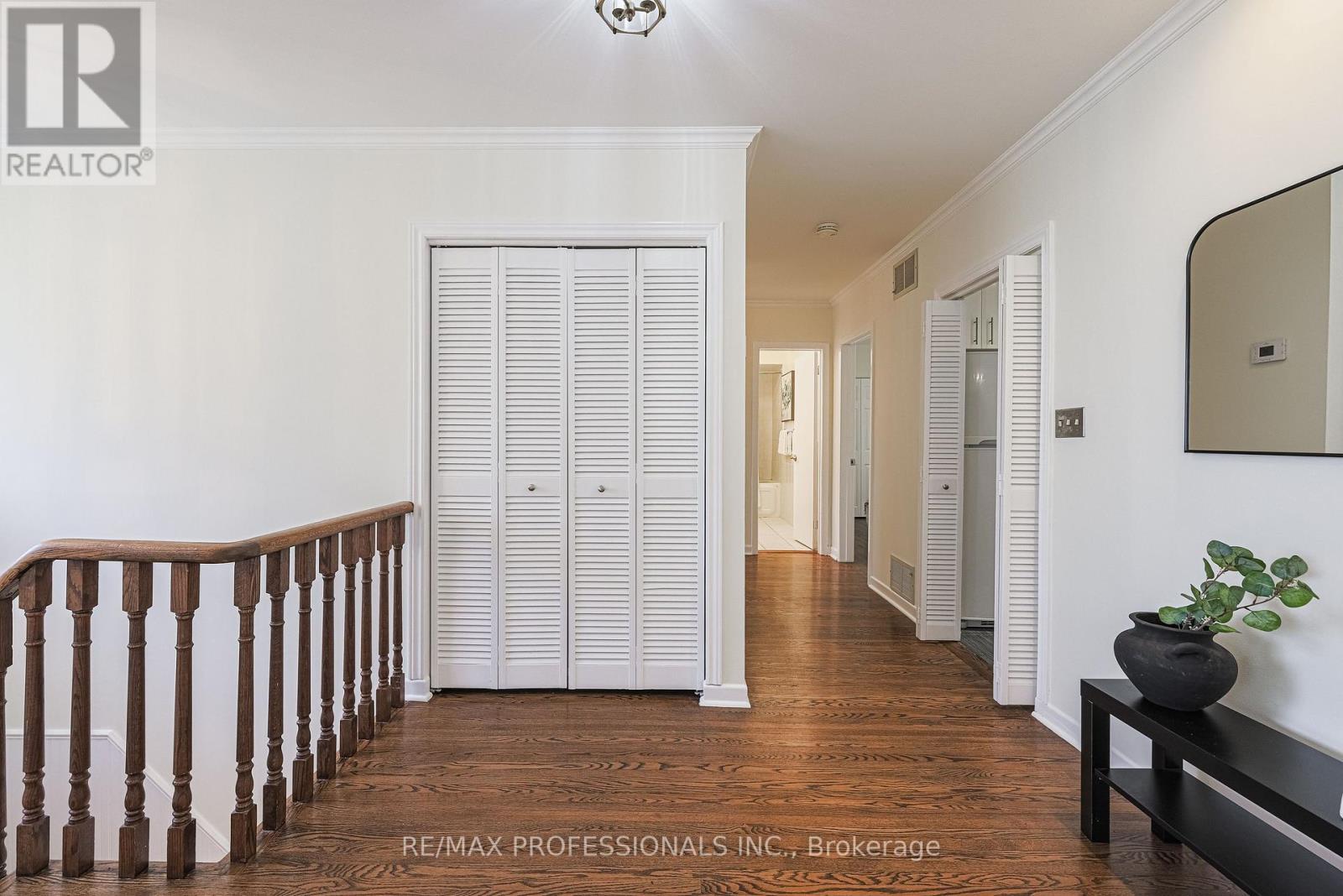 9 Donalbain Crescent, Markham (Royal Orchard), Ontario  L3T 3S3 - Photo 6 - N12472173