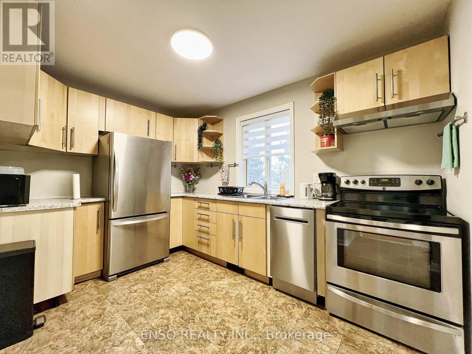 Unit A - 24 Gentry Crescent, Richmond Hill, Ontario  L4C 2G9 - Photo 8 - N12472179