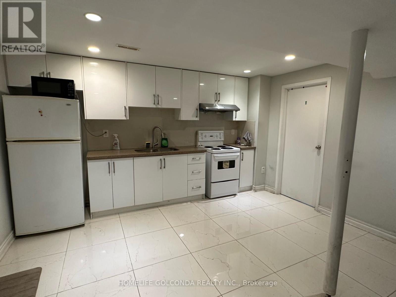 37 Halder Crescent, Markham, Ontario  L3R 7E9 - Photo 2 - N12472183