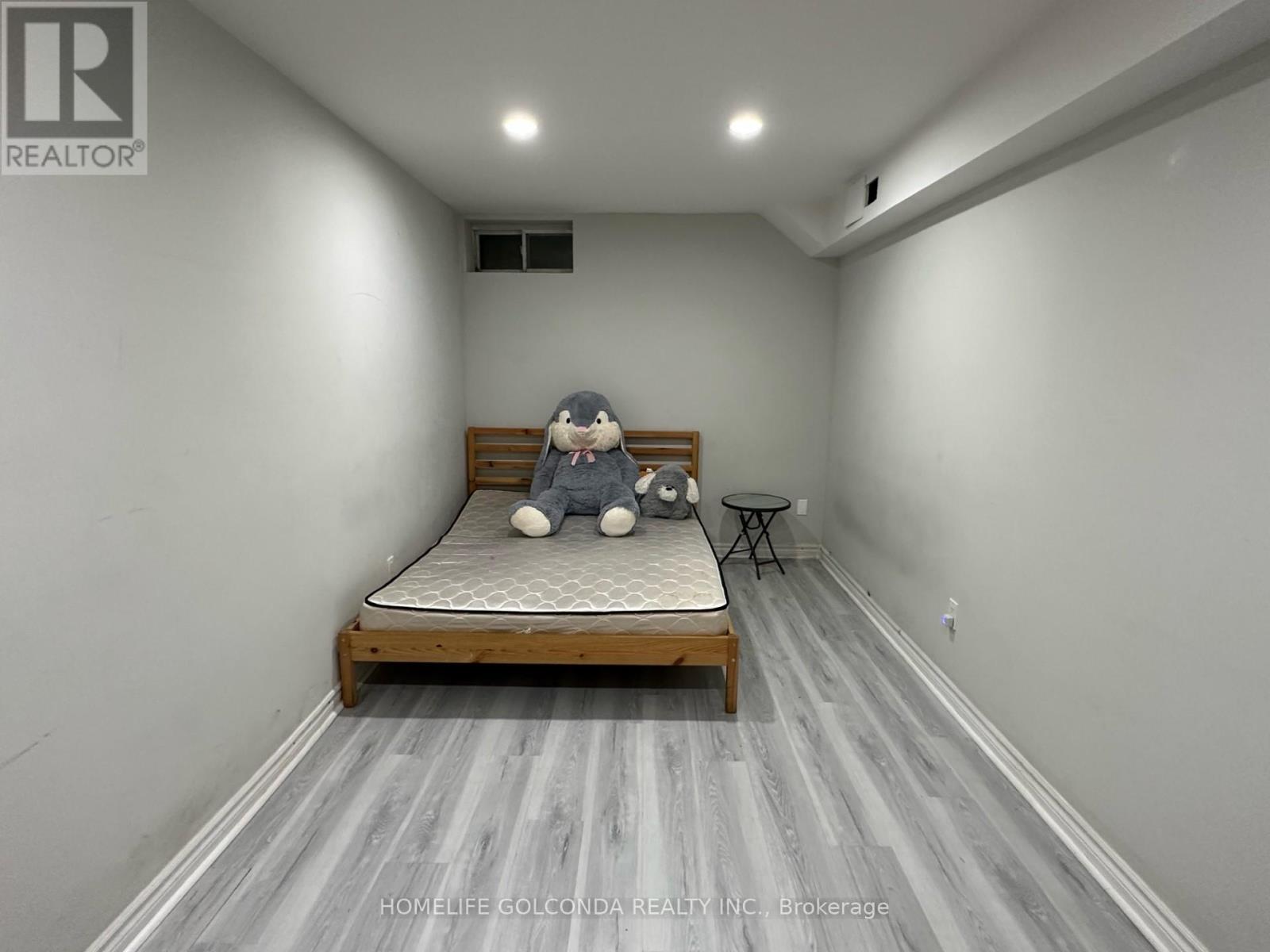 37 Halder Crescent, Markham, Ontario  L3R 7E9 - Photo 4 - N12472183