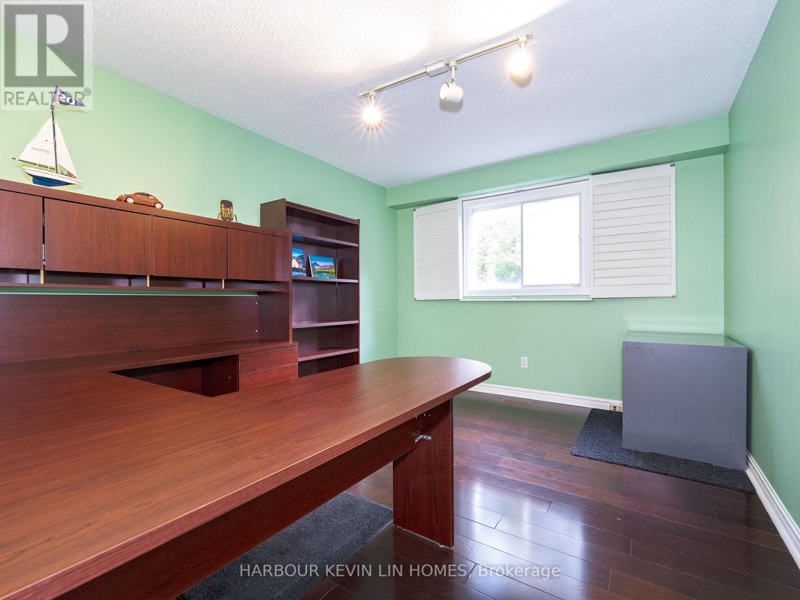 25 Pearl Gate Court, Richmond Hill, Ontario  L4B 2R2 - Photo 19 - N12472194