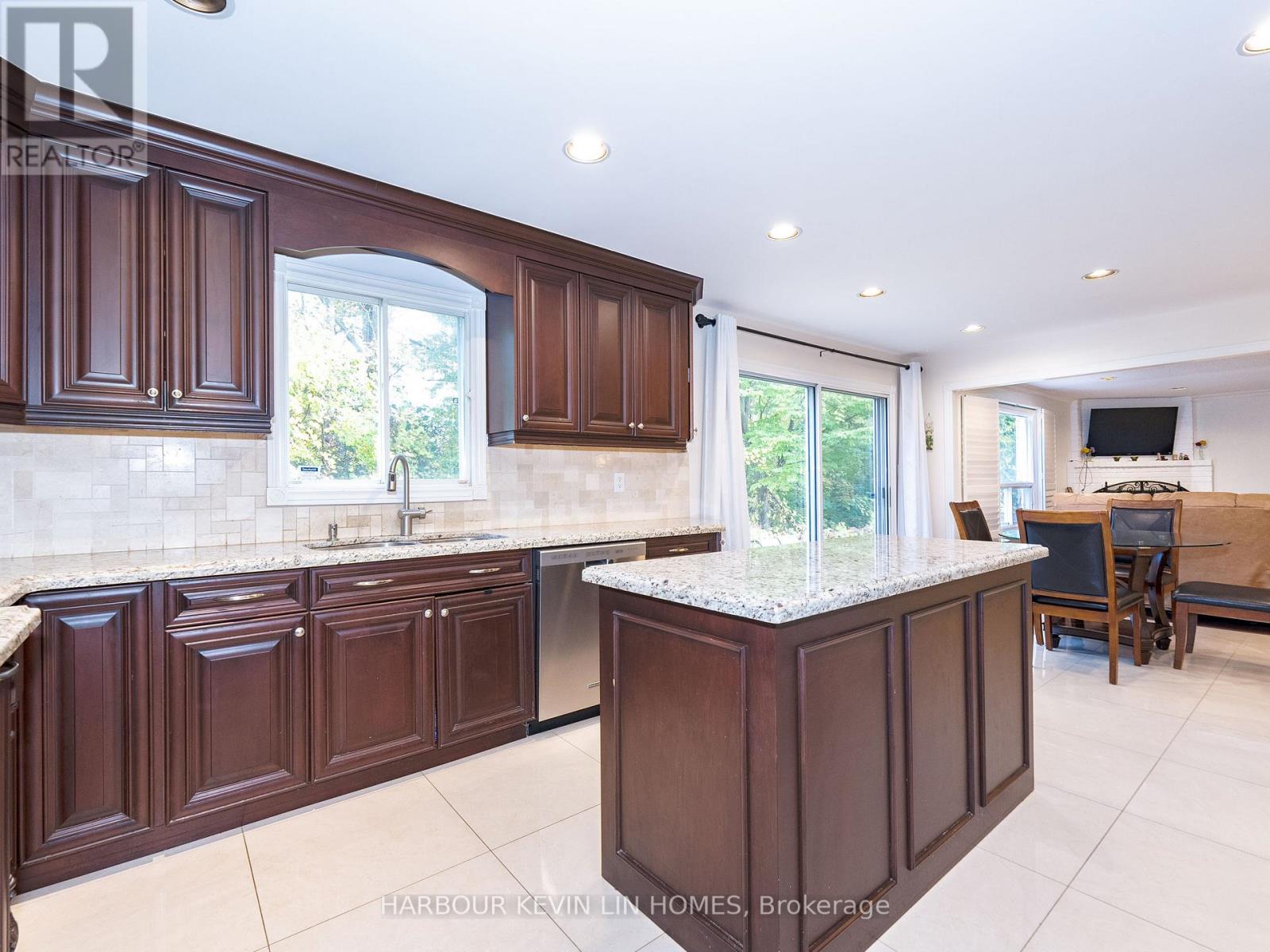 25 Pearl Gate Court, Richmond Hill, Ontario  L4B 2R2 - Photo 22 - N12472194