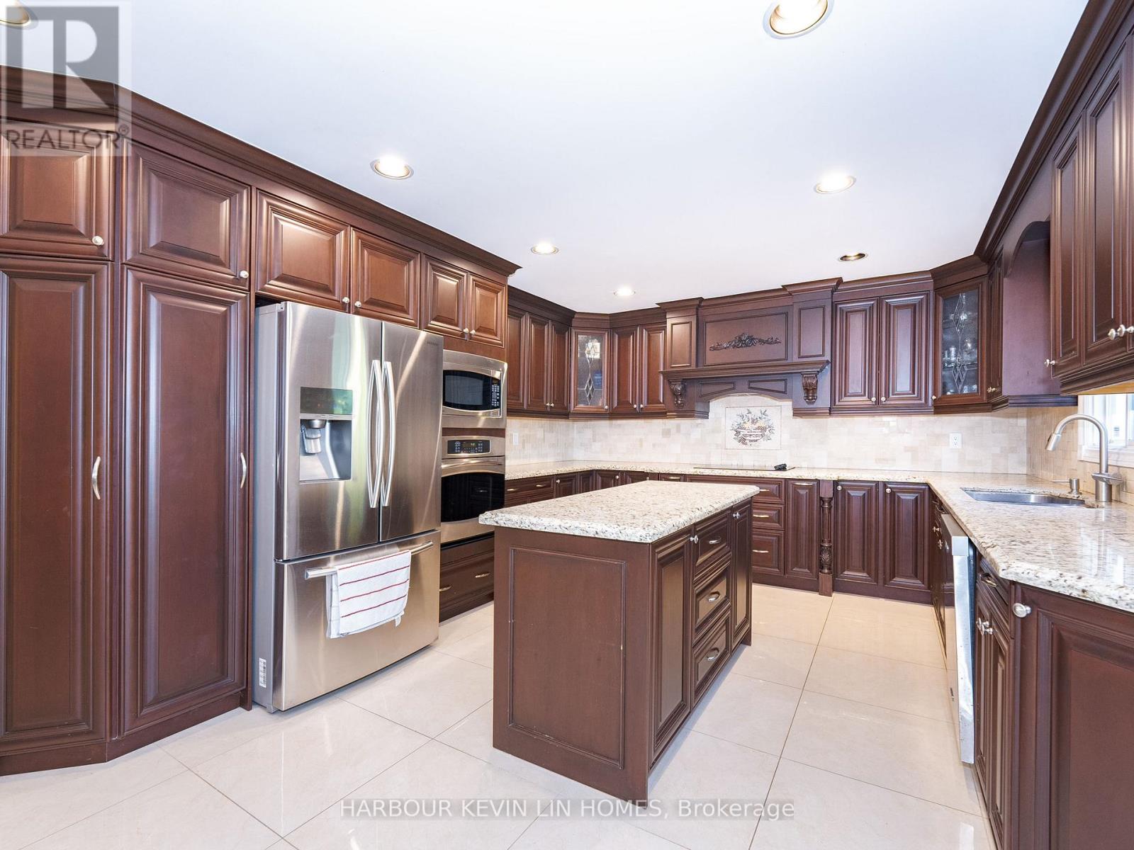 25 Pearl Gate Court, Richmond Hill, Ontario  L4B 2R2 - Photo 24 - N12472194