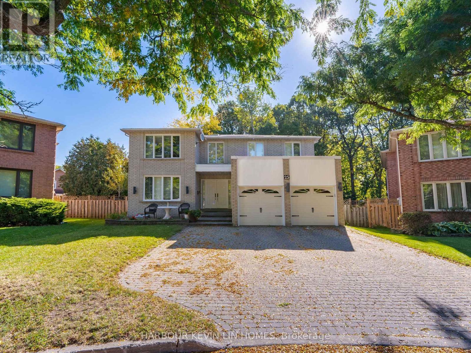 25 Pearl Gate Court, Richmond Hill, Ontario  L4B 2R2 - Photo 3 - N12472194