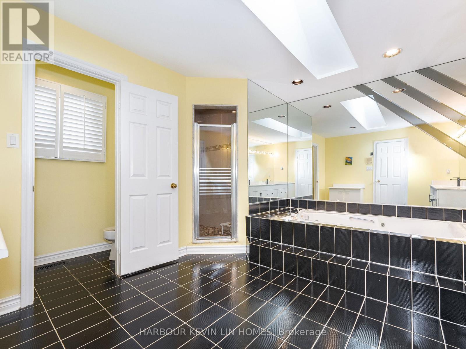 25 Pearl Gate Court, Richmond Hill, Ontario  L4B 2R2 - Photo 34 - N12472194
