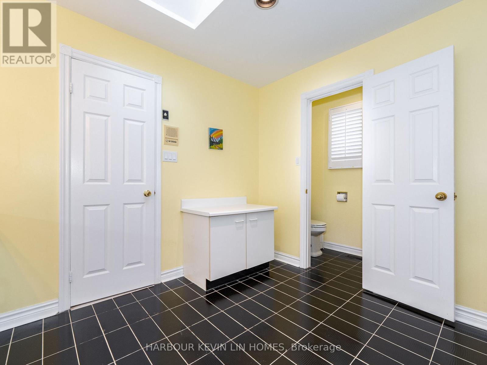 25 Pearl Gate Court, Richmond Hill, Ontario  L4B 2R2 - Photo 35 - N12472194