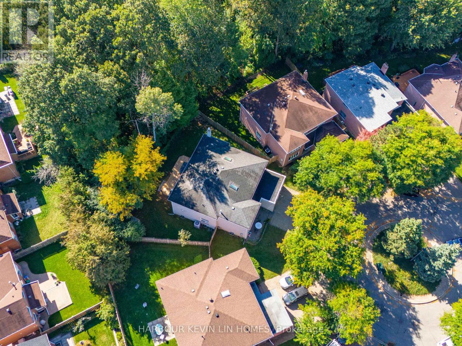 25 Pearl Gate Court, Richmond Hill, Ontario  L4B 2R2 - Photo 4 - N12472194
