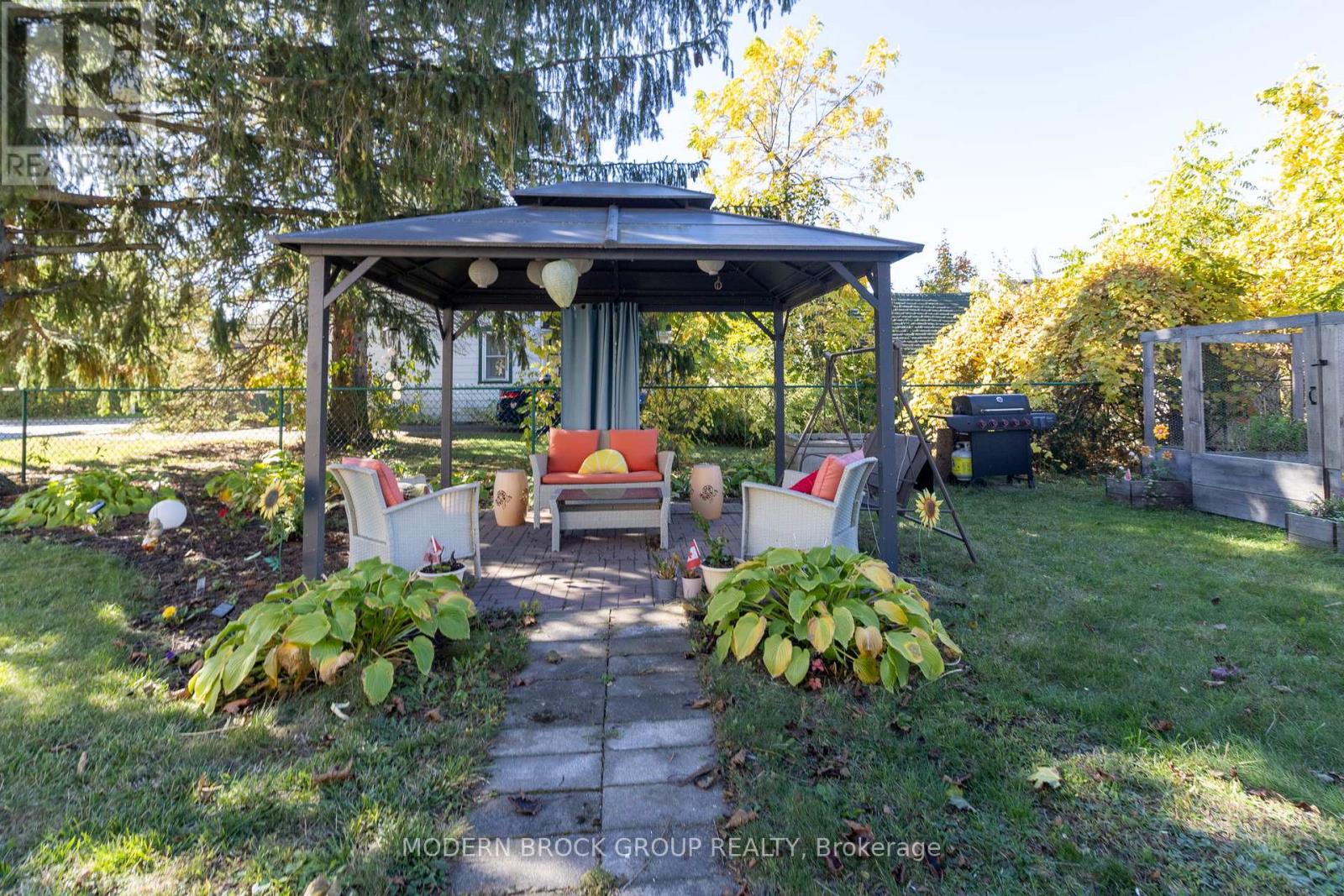 44 Havelock Street, Brockville, Ontario  K6V 4M1 - Photo 10 - X12472259