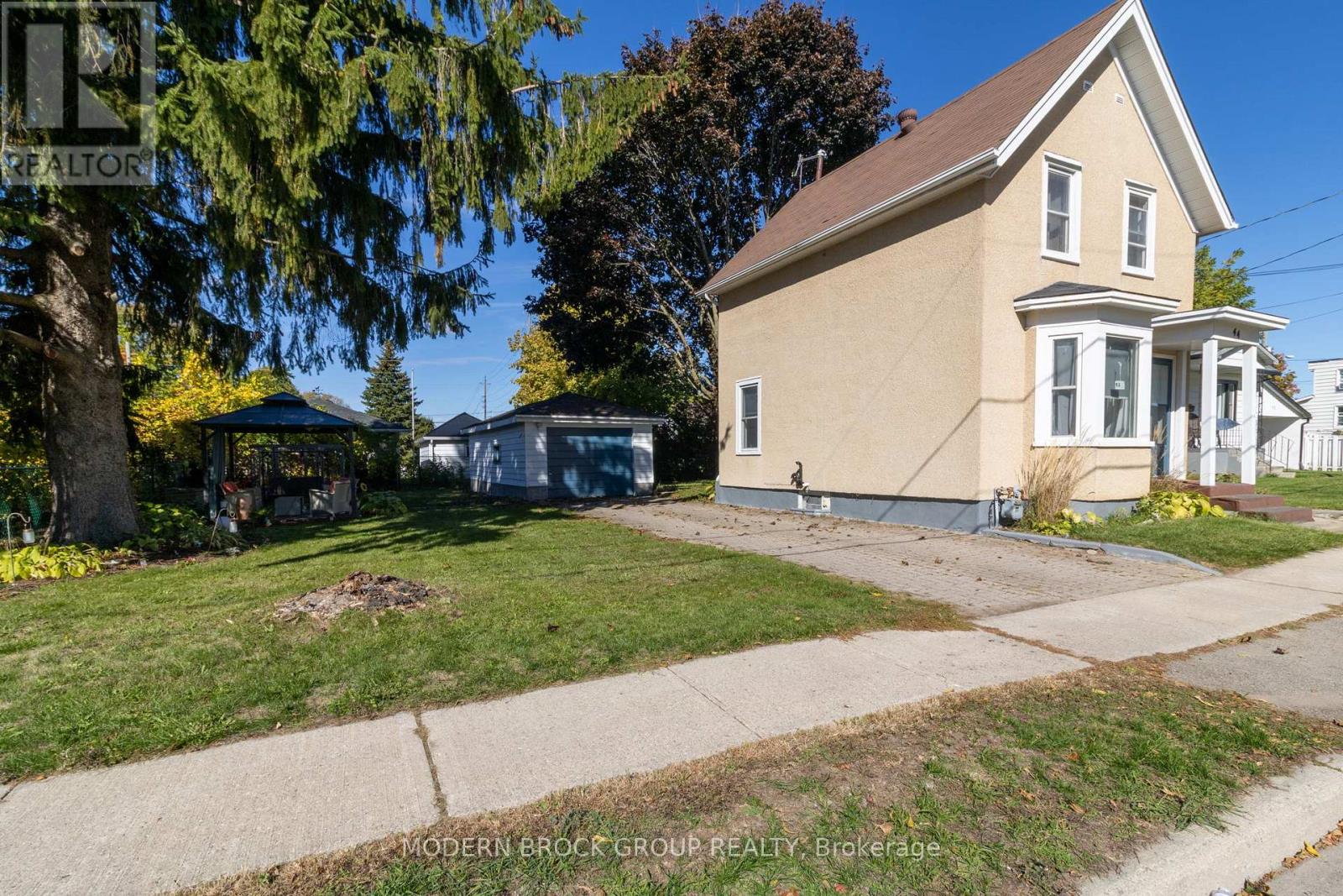 44 Havelock Street, Brockville, Ontario  K6V 4M1 - Photo 3 - X12472259