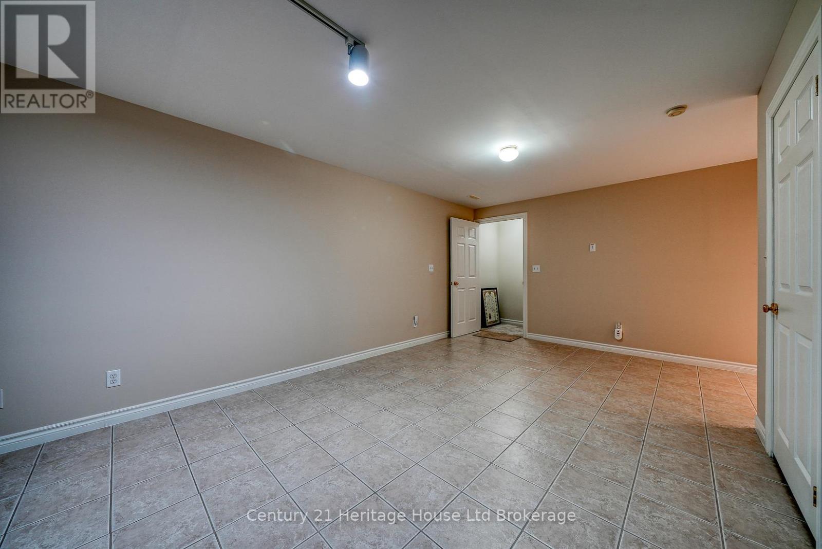 2 - 667 Southwood Way, Woodstock, Ontario  N4S 9A6 - Photo 22 - X12416661