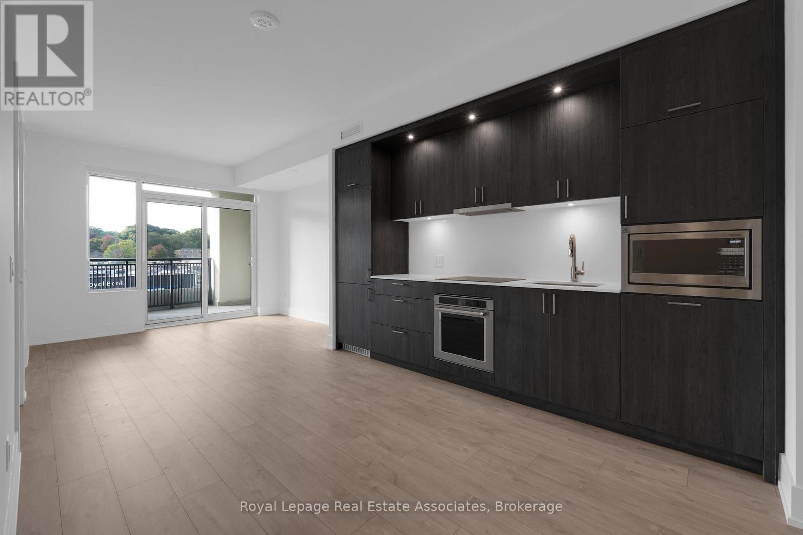 312 - 259 THE KINGSWAY, Toronto, Ontario