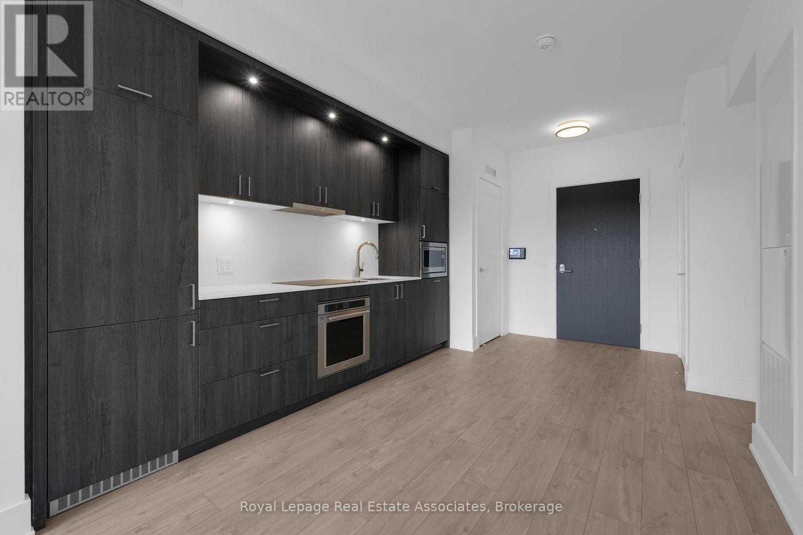 312 - 259 The Kingsway, Toronto, Ontario  M9A 0G2 - Photo 2 - W12472132