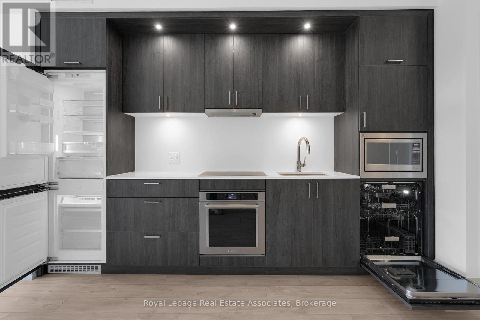 312 - 259 The Kingsway, Toronto, Ontario  M9A 0G2 - Photo 4 - W12472132