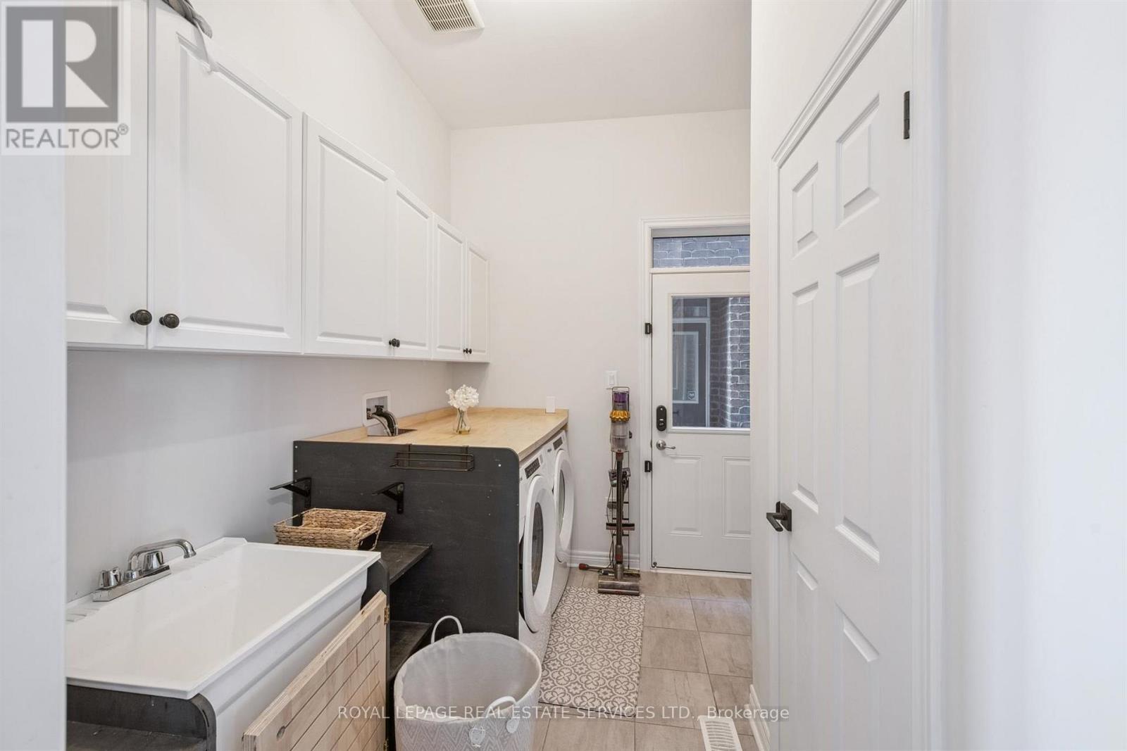 234 Polly Drive, Oakville (Go Glenorchy), Ontario  L6M 5J9 - Photo 20 - W12472197