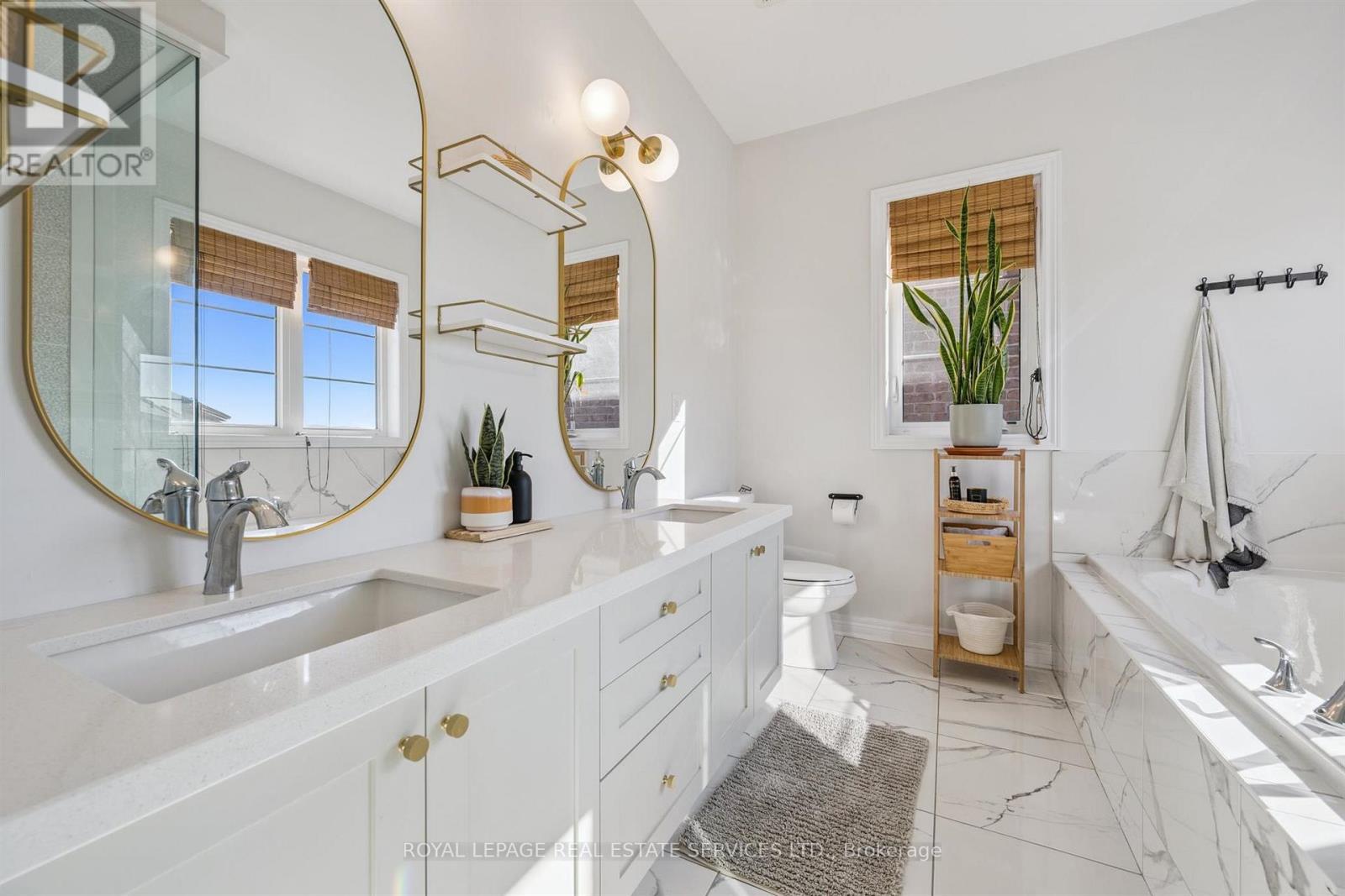 234 Polly Drive, Oakville (Go Glenorchy), Ontario  L6M 5J9 - Photo 27 - W12472197