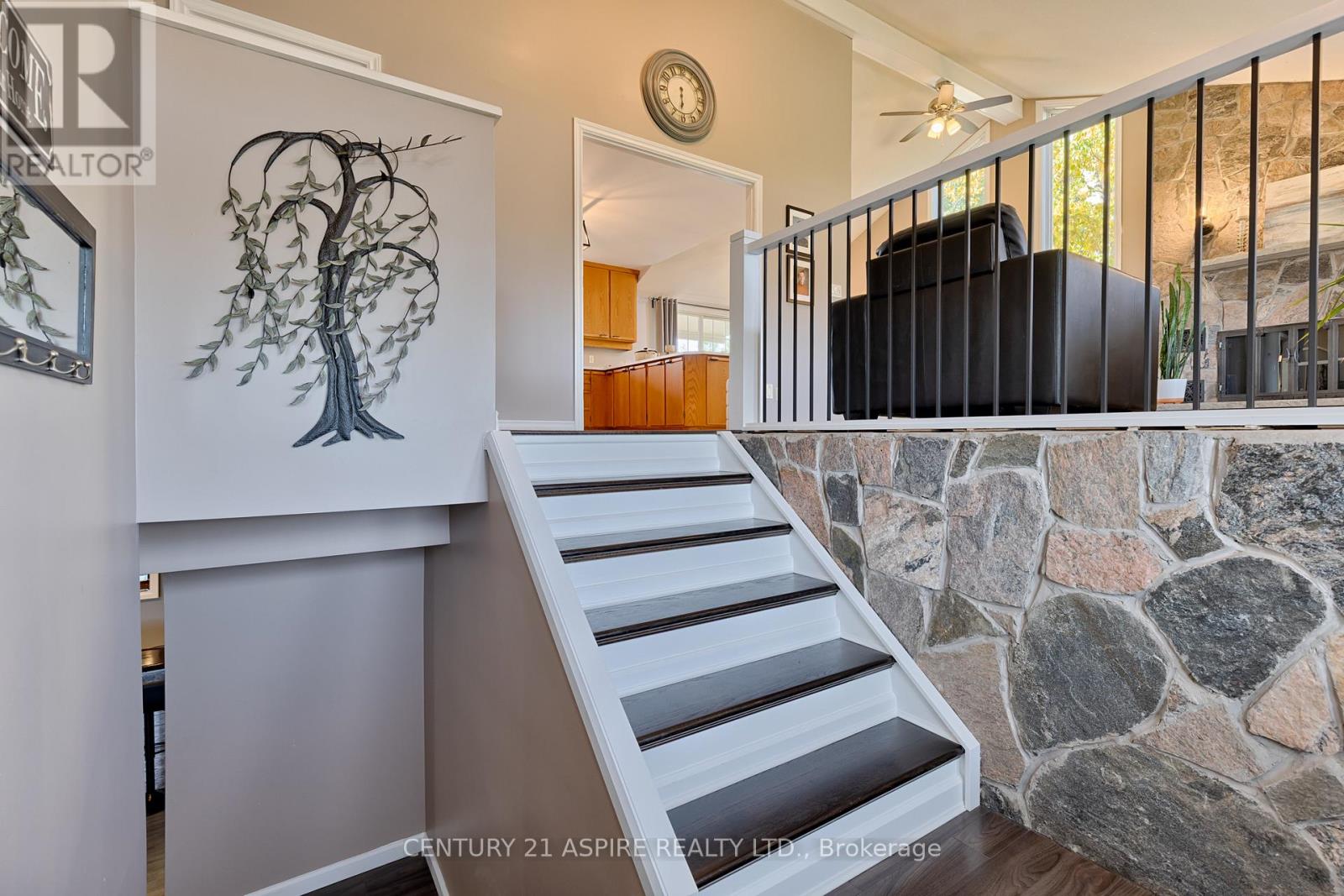 75 Pembroke Street E, Whitewater Region, Ontario  K0J 1K0 - Photo 27 - X12472311