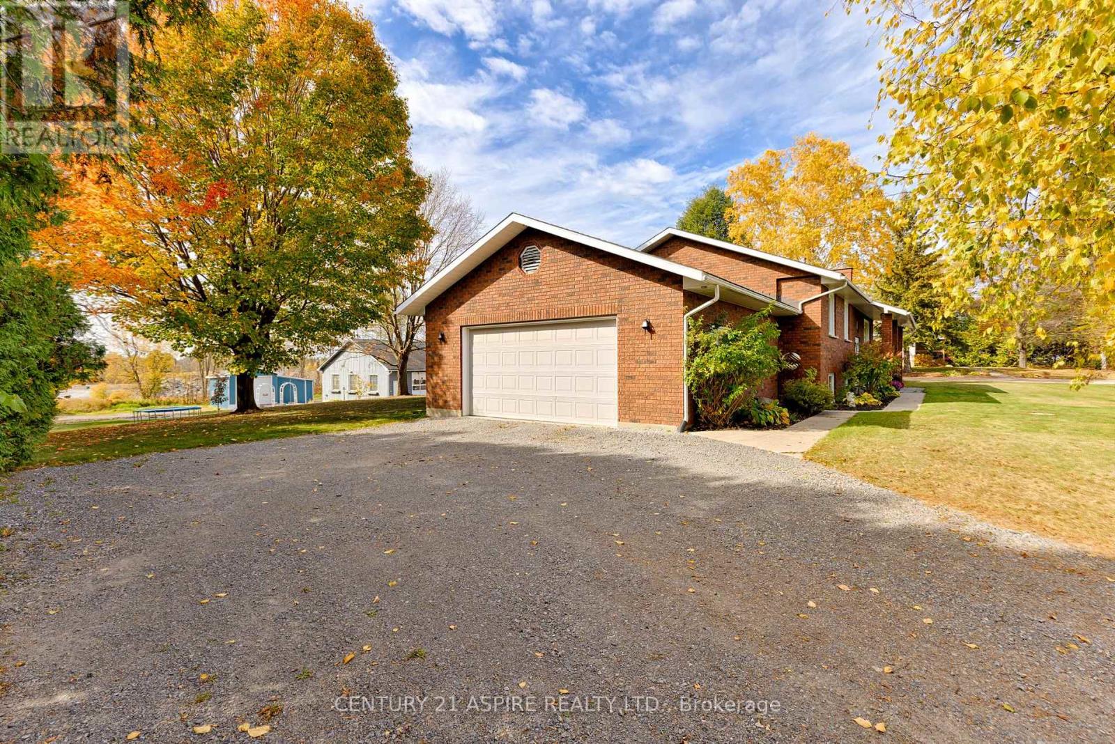 75 Pembroke Street E, Whitewater Region, Ontario  K0J 1K0 - Photo 3 - X12472311