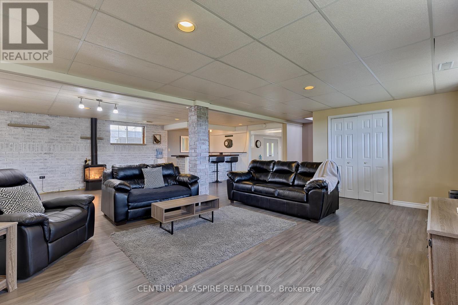 75 Pembroke Street E, Whitewater Region, Ontario  K0J 1K0 - Photo 31 - X12472311