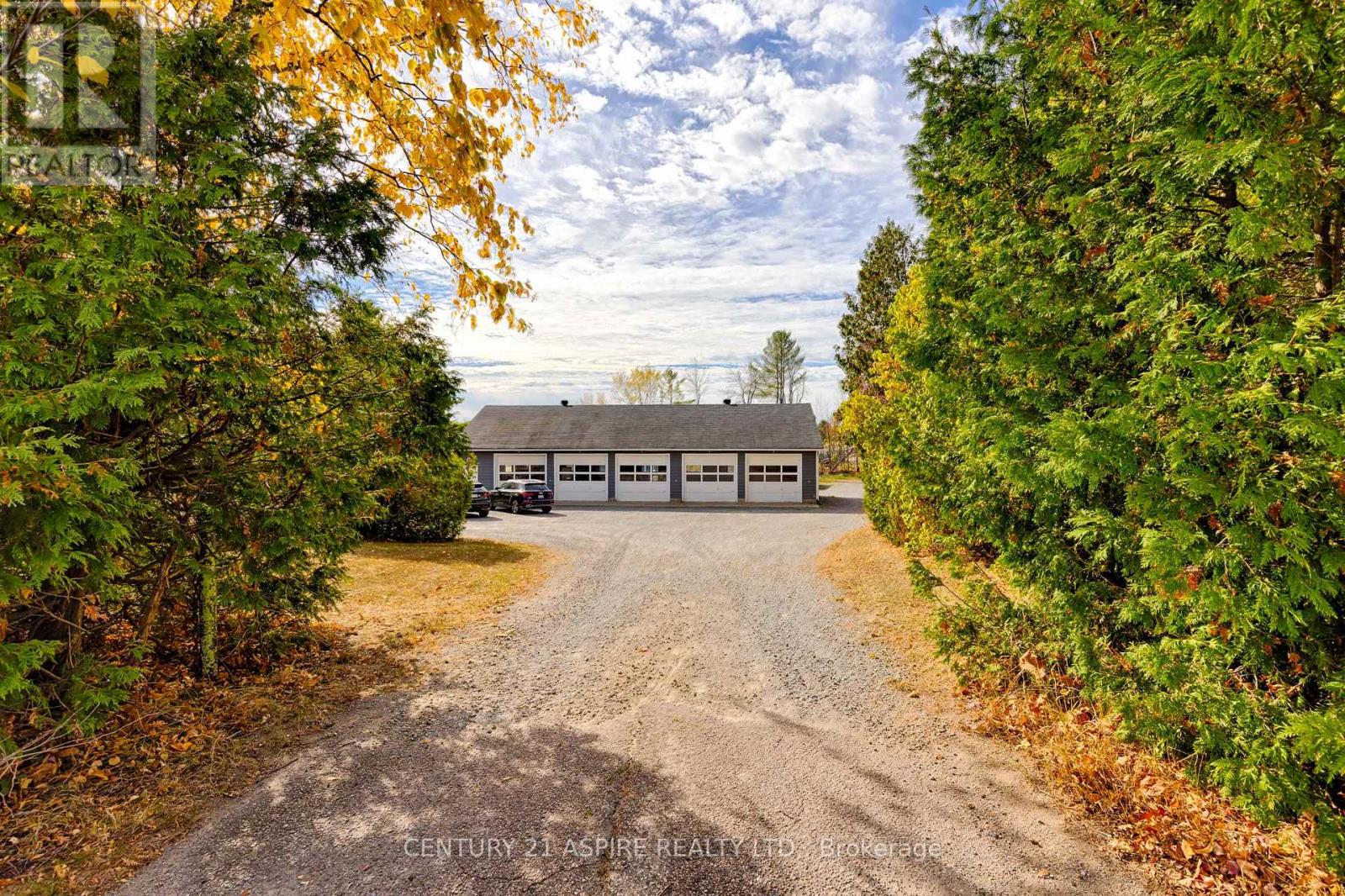 75 Pembroke Street E, Whitewater Region, Ontario  K0J 1K0 - Photo 38 - X12472311