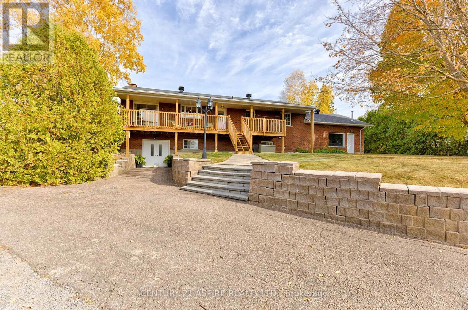 75 Pembroke Street E, Whitewater Region, Ontario  K0J 1K0 - Photo 5 - X12472311