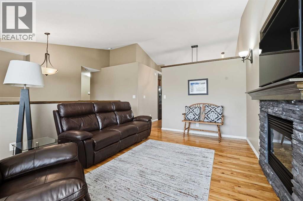 98 Stephenson Crescent, Red Deer, Alberta  T4R 0L6 - Photo 4 - A2265485