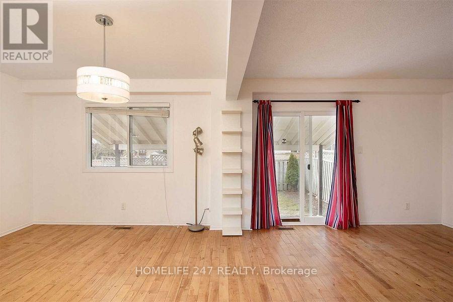 55 Galt Road, Stratford, Ontario  N5A 7S6 - Photo 11 - X12472151