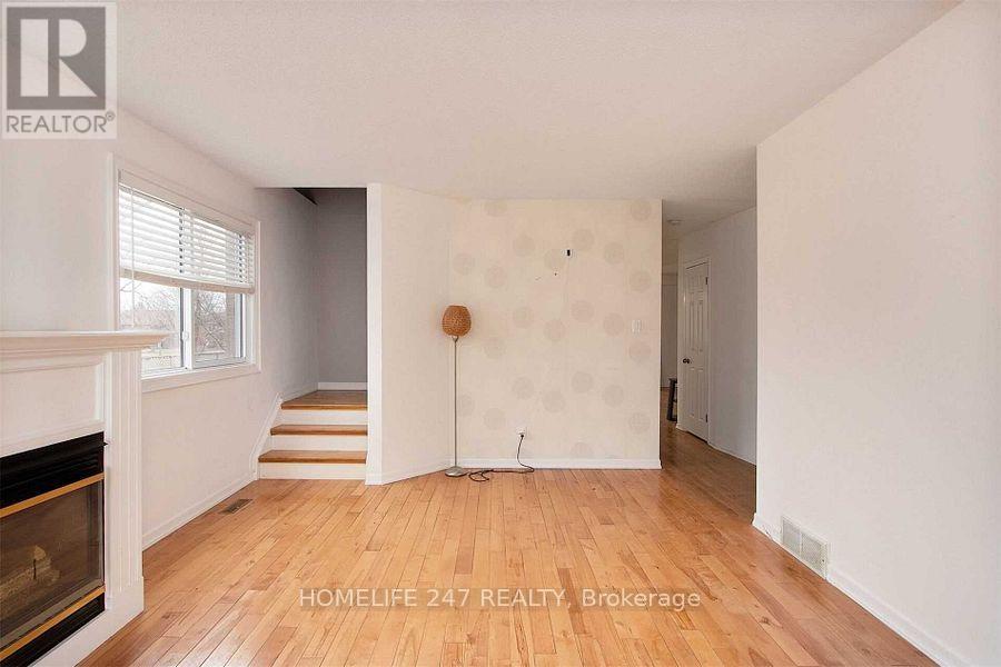 55 Galt Road, Stratford, Ontario  N5A 7S6 - Photo 4 - X12472151
