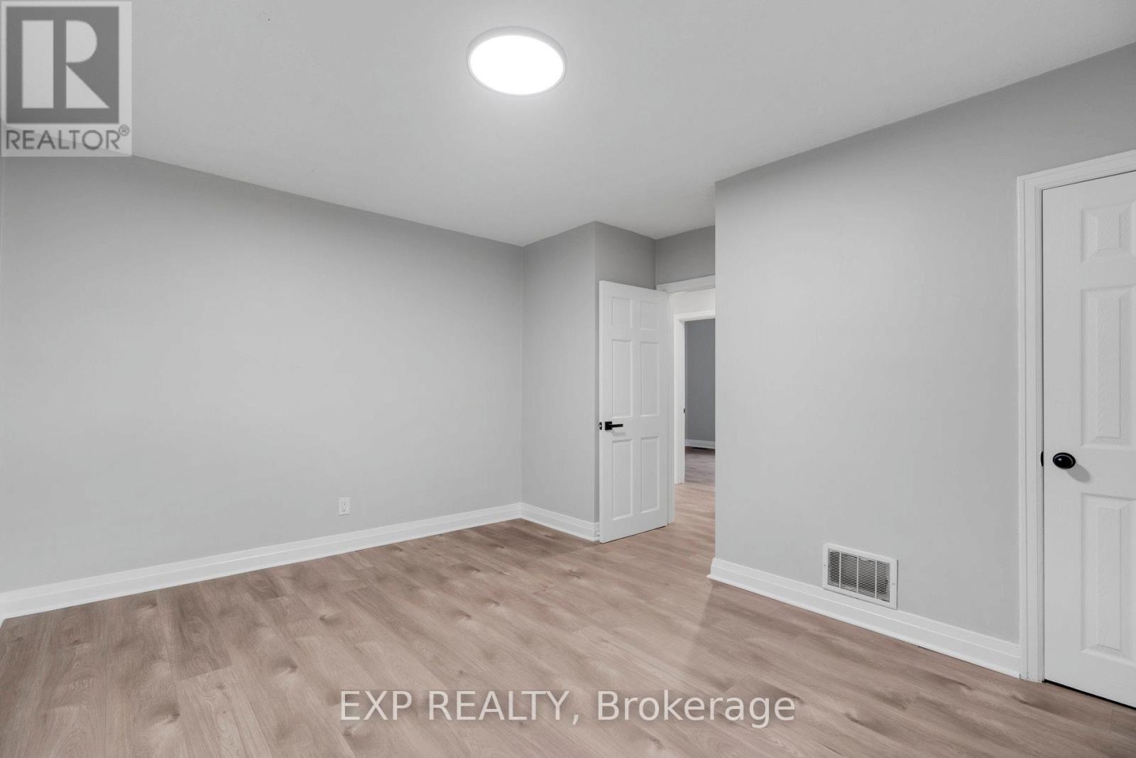 20 West 4th Street, Hamilton (Bonnington), Ontario  L9C 3M3 - Photo 10 - X12472165