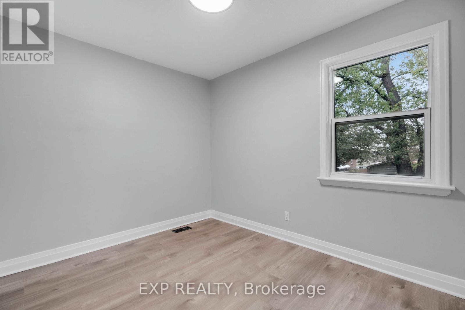 20 West 4th Street, Hamilton (Bonnington), Ontario  L9C 3M3 - Photo 11 - X12472165