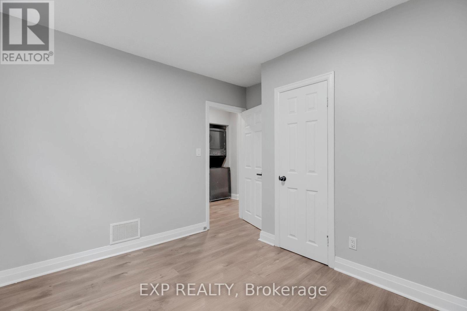 20 West 4th Street, Hamilton (Bonnington), Ontario  L9C 3M3 - Photo 12 - X12472165