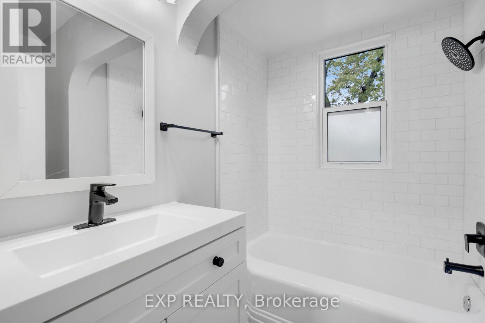 20 West 4th Street, Hamilton (Bonnington), Ontario  L9C 3M3 - Photo 14 - X12472165
