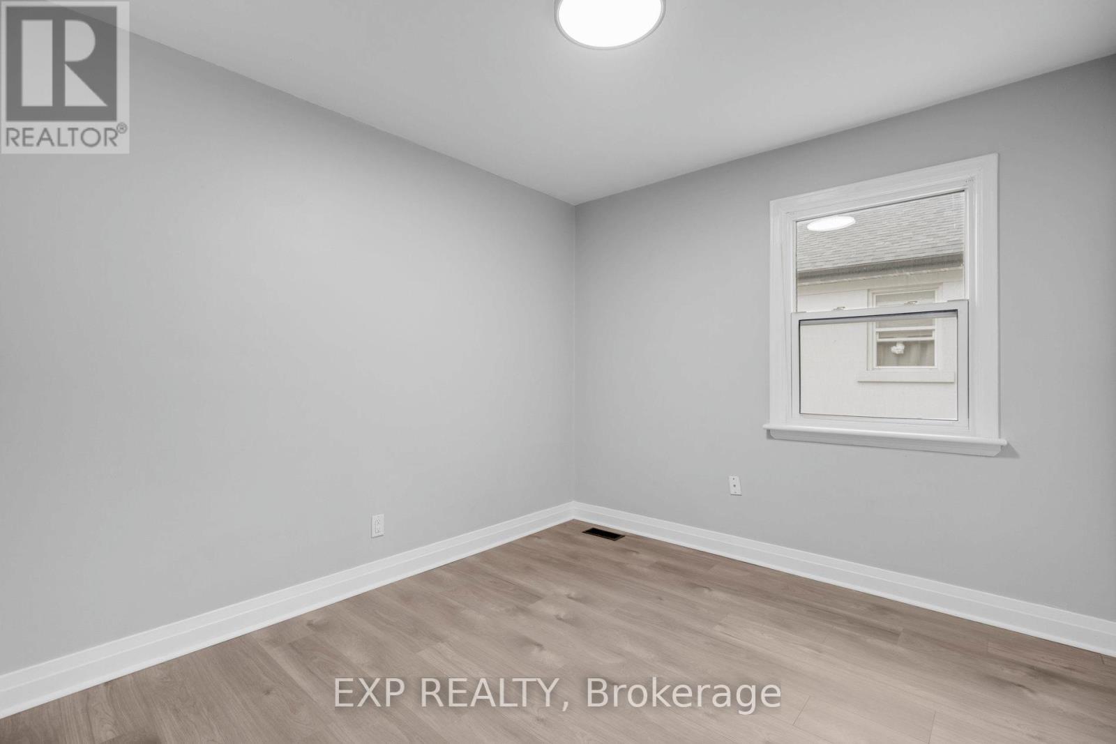 20 West 4th Street, Hamilton (Bonnington), Ontario  L9C 3M3 - Photo 15 - X12472165