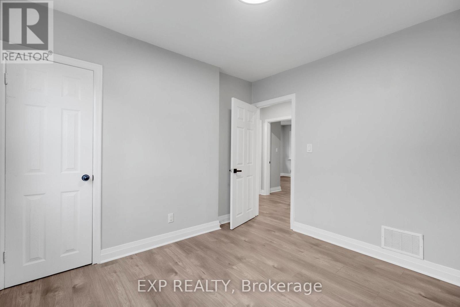 20 West 4th Street, Hamilton (Bonnington), Ontario  L9C 3M3 - Photo 16 - X12472165