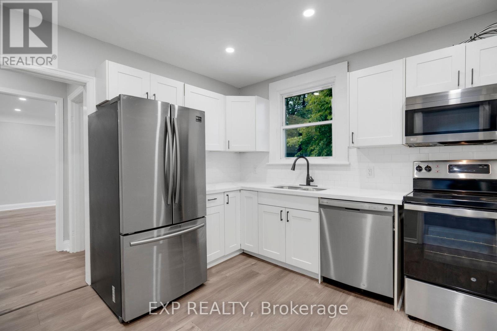 20 West 4th Street, Hamilton (Bonnington), Ontario  L9C 3M3 - Photo 18 - X12472165