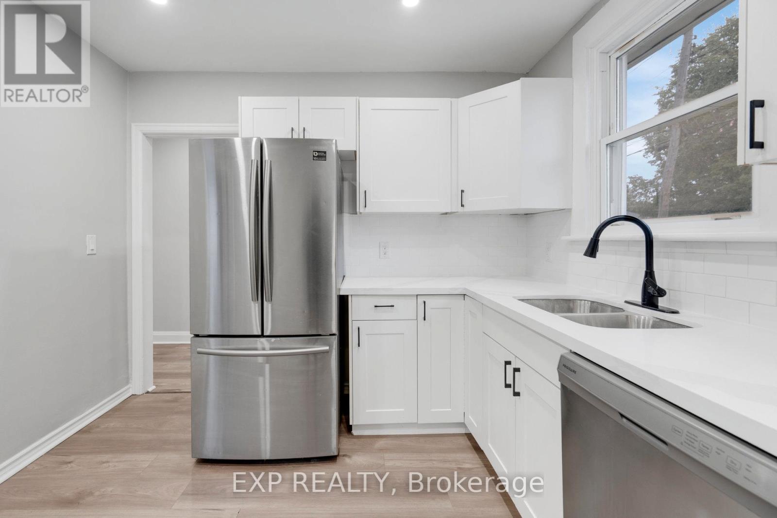 20 West 4th Street, Hamilton (Bonnington), Ontario  L9C 3M3 - Photo 19 - X12472165