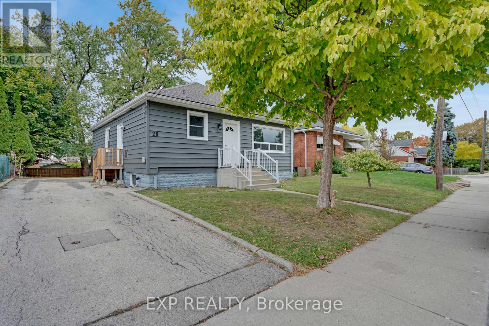 20 West 4th Street, Hamilton (Bonnington), Ontario  L9C 3M3 - Photo 2 - X12472165