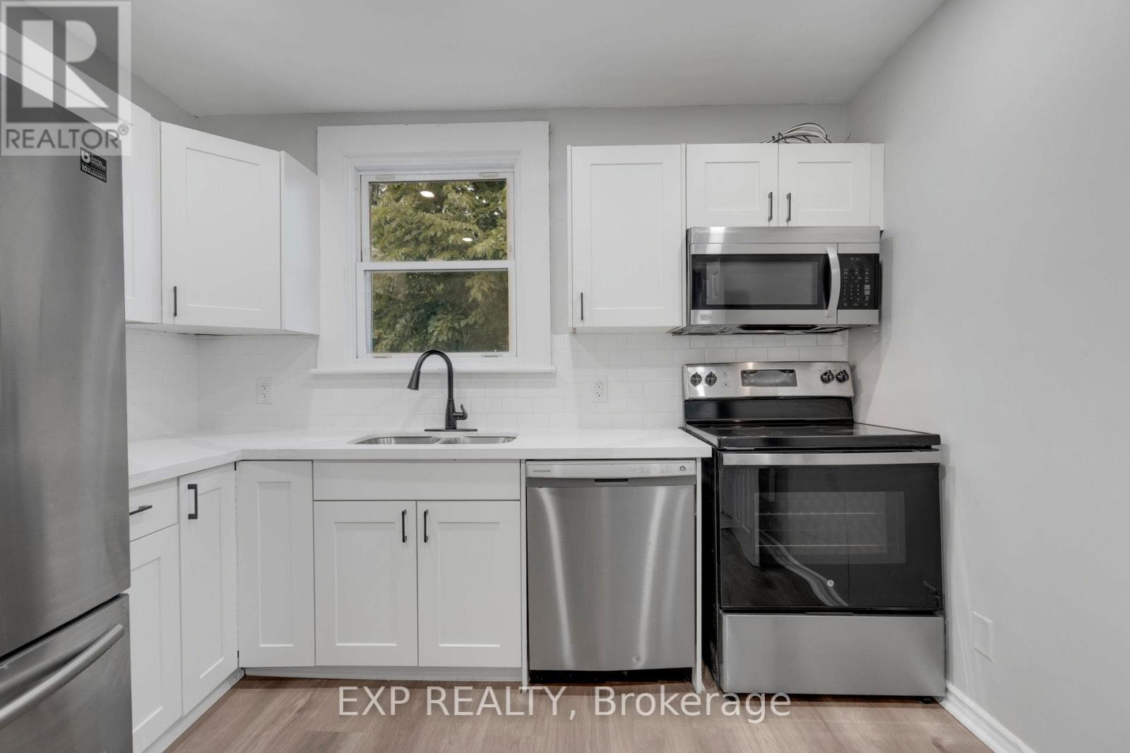 20 West 4th Street, Hamilton (Bonnington), Ontario  L9C 3M3 - Photo 20 - X12472165