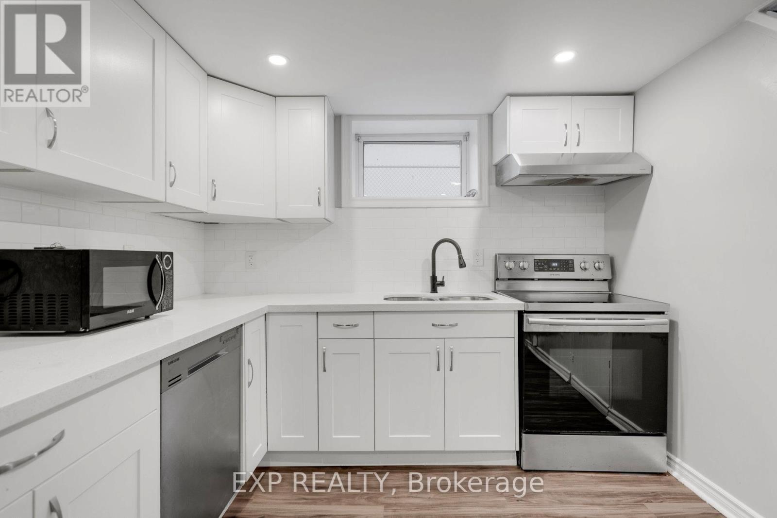 20 West 4th Street, Hamilton (Bonnington), Ontario  L9C 3M3 - Photo 23 - X12472165