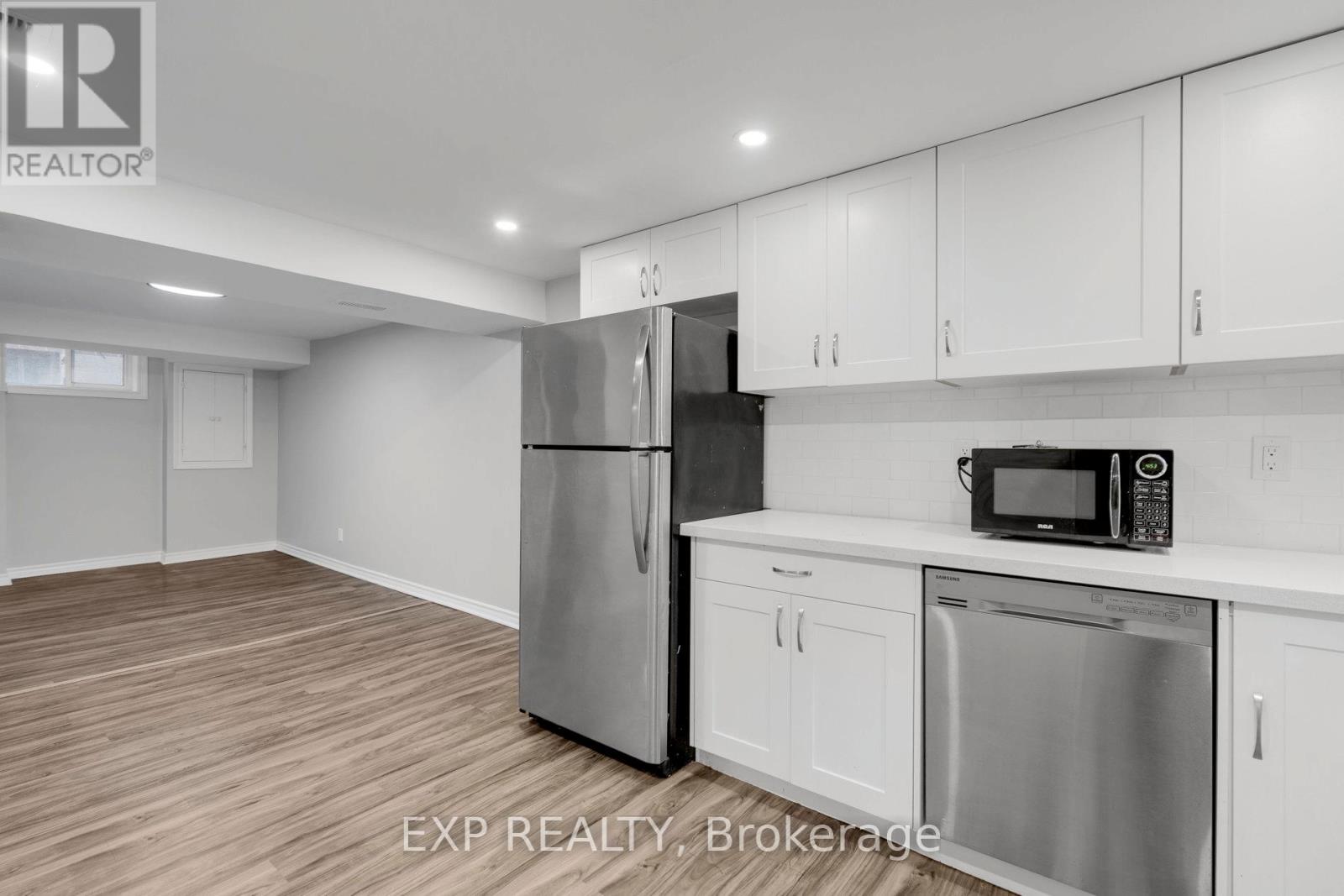 20 West 4th Street, Hamilton (Bonnington), Ontario  L9C 3M3 - Photo 25 - X12472165