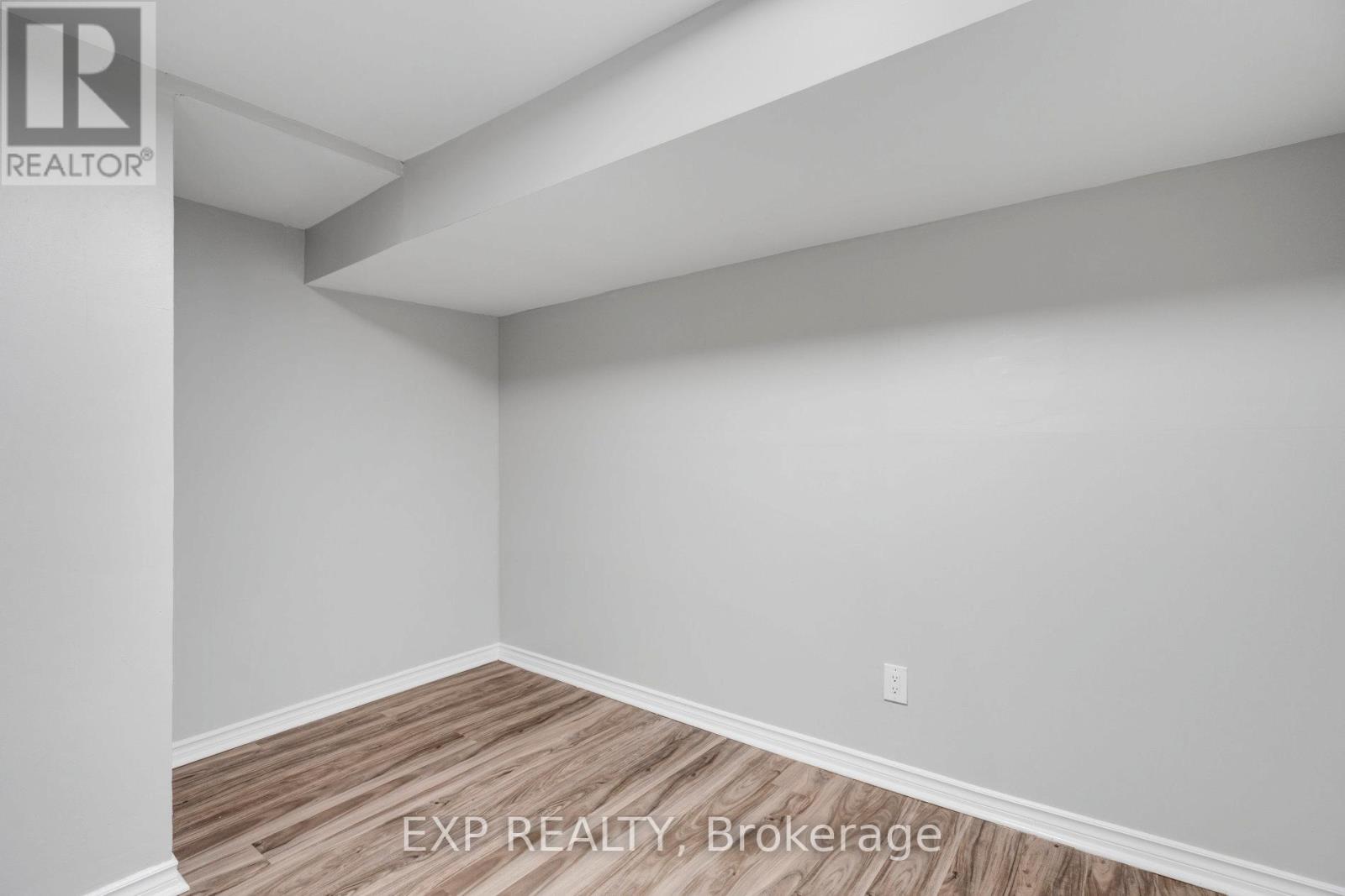 20 West 4th Street, Hamilton (Bonnington), Ontario  L9C 3M3 - Photo 27 - X12472165