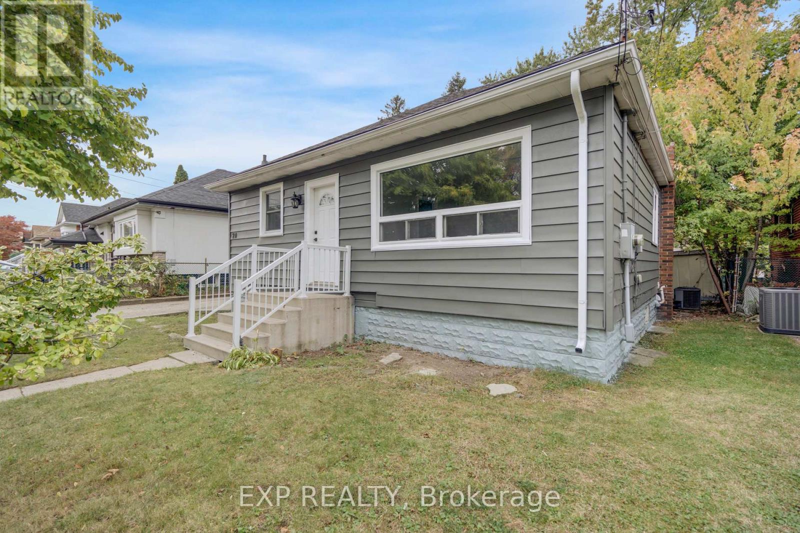 20 West 4th Street, Hamilton (Bonnington), Ontario  L9C 3M3 - Photo 3 - X12472165