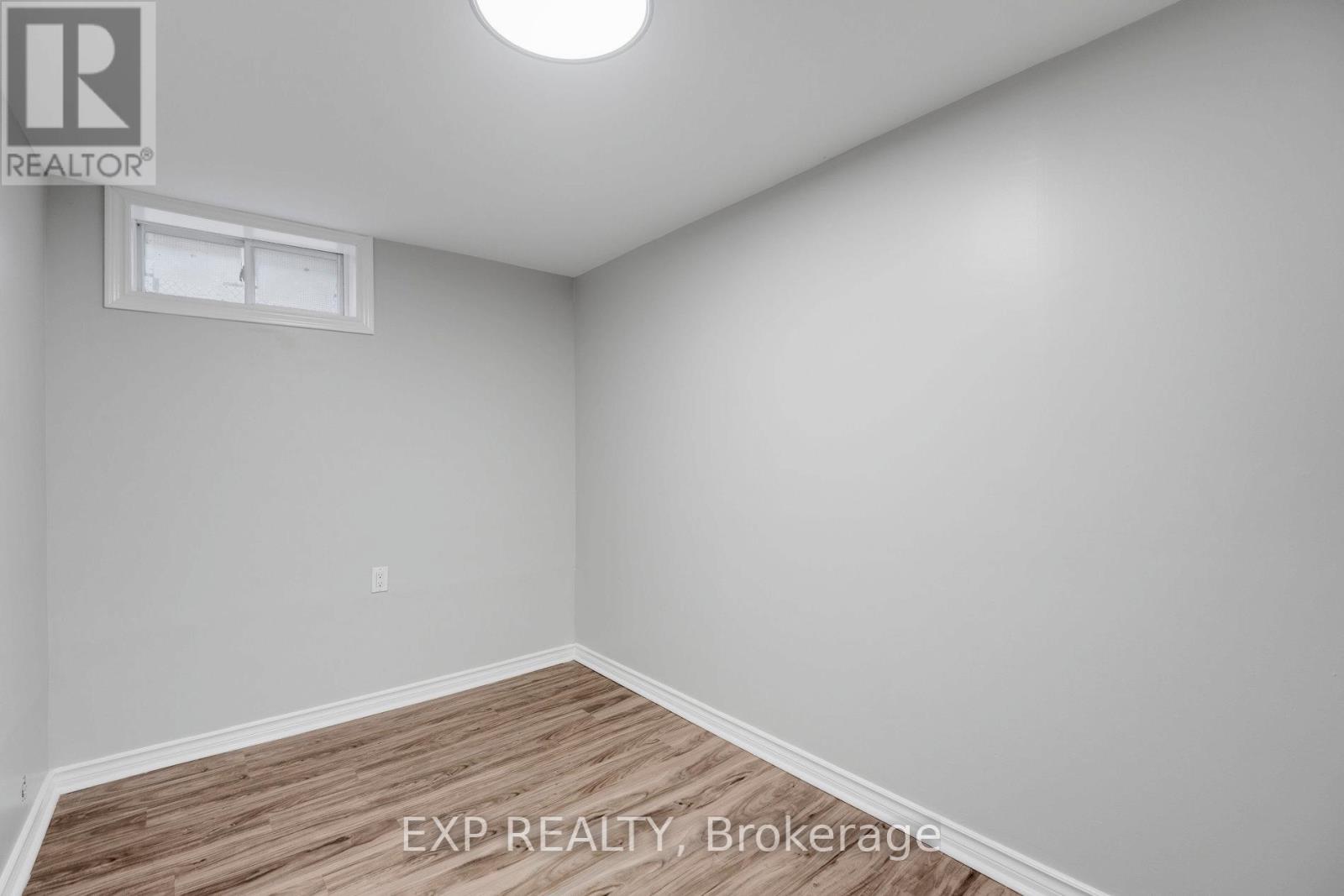 20 West 4th Street, Hamilton (Bonnington), Ontario  L9C 3M3 - Photo 32 - X12472165