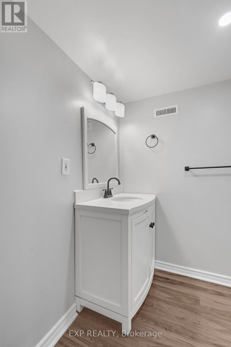20 West 4th Street, Hamilton (Bonnington), Ontario  L9C 3M3 - Photo 35 - X12472165