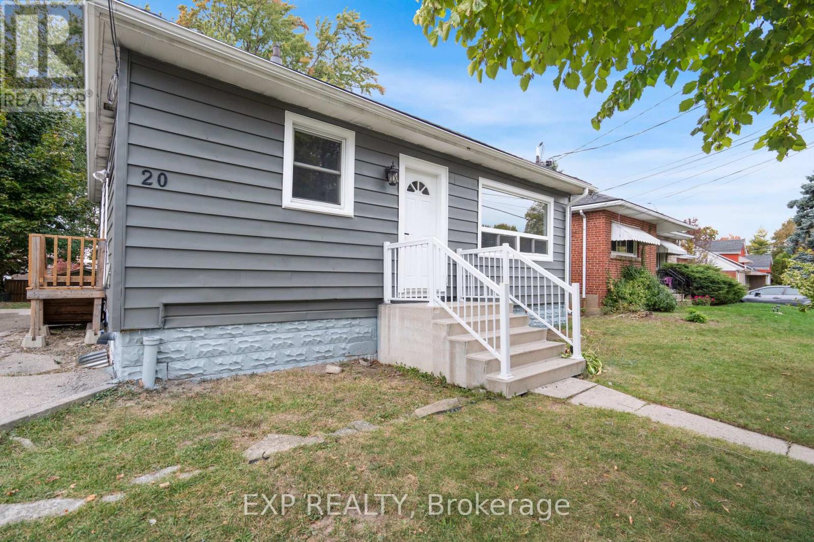 20 West 4th Street, Hamilton (Bonnington), Ontario  L9C 3M3 - Photo 4 - X12472165