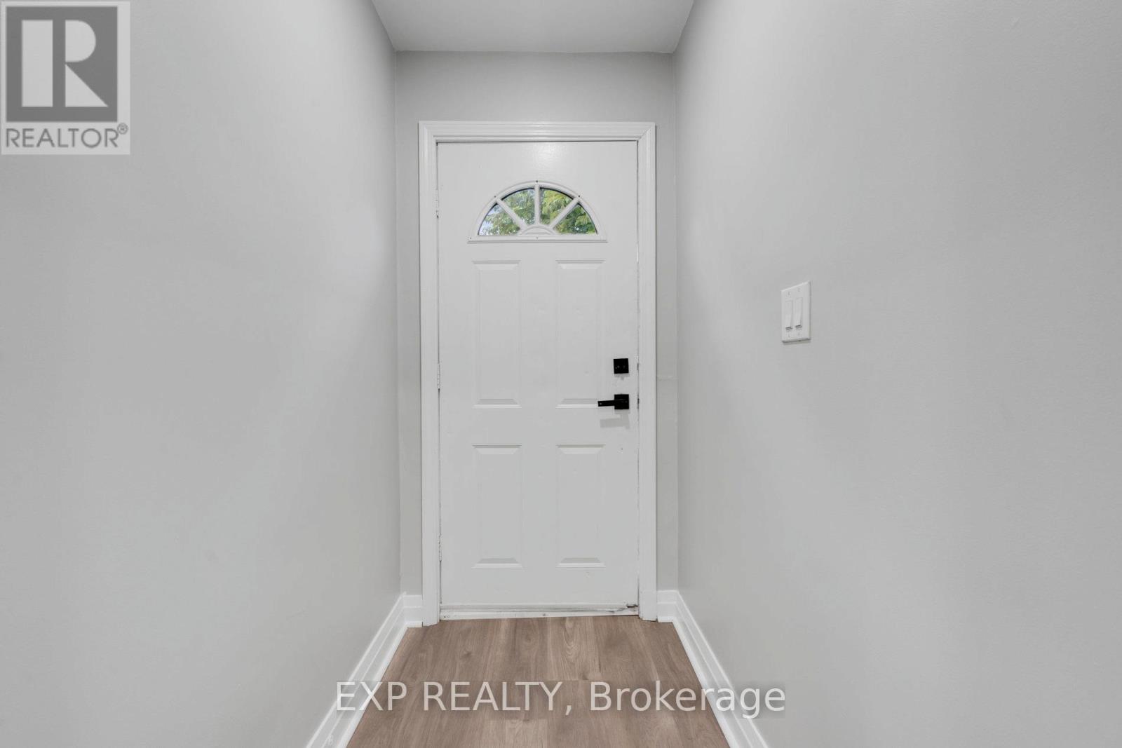 20 West 4th Street, Hamilton (Bonnington), Ontario  L9C 3M3 - Photo 5 - X12472165