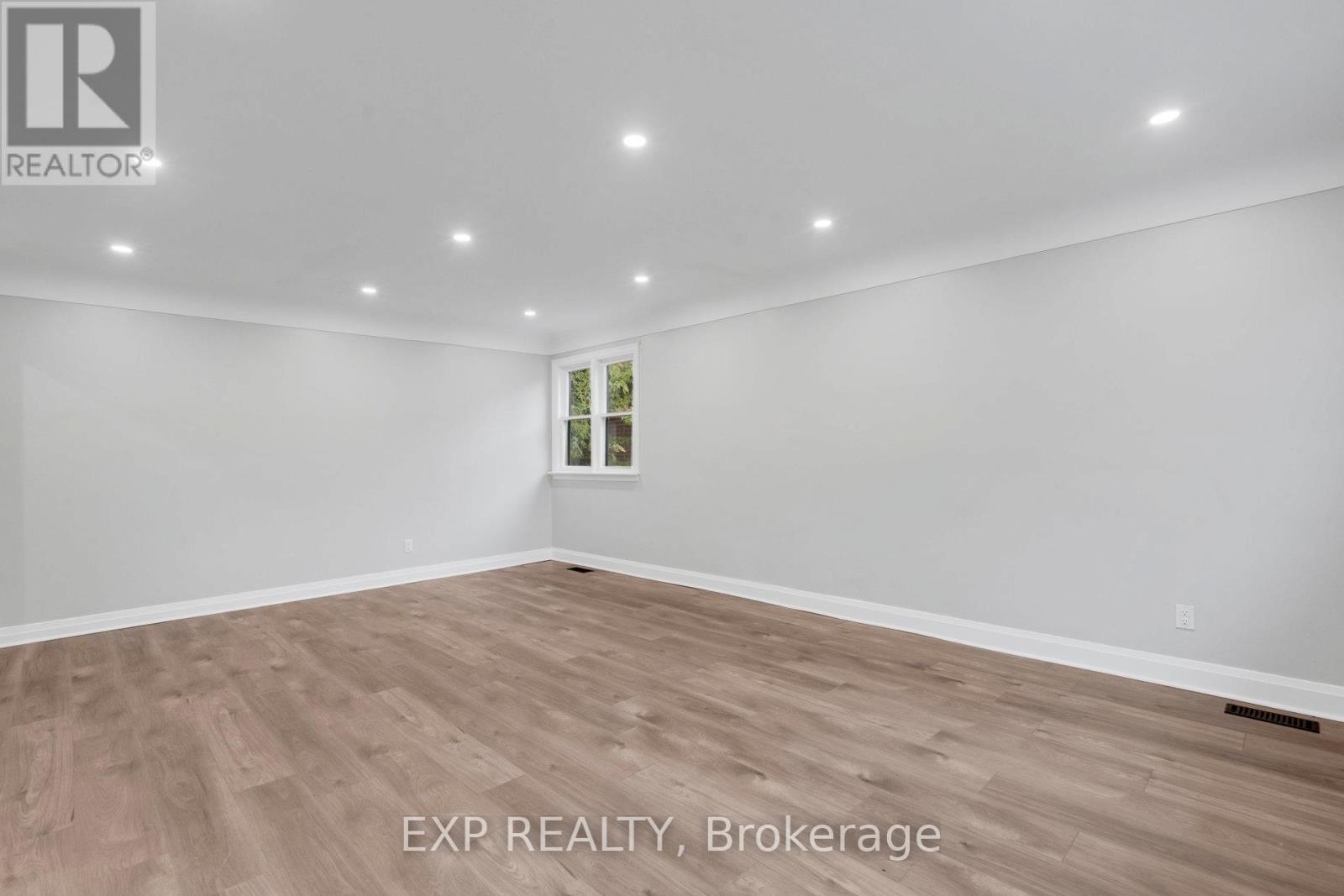 20 West 4th Street, Hamilton (Bonnington), Ontario  L9C 3M3 - Photo 6 - X12472165