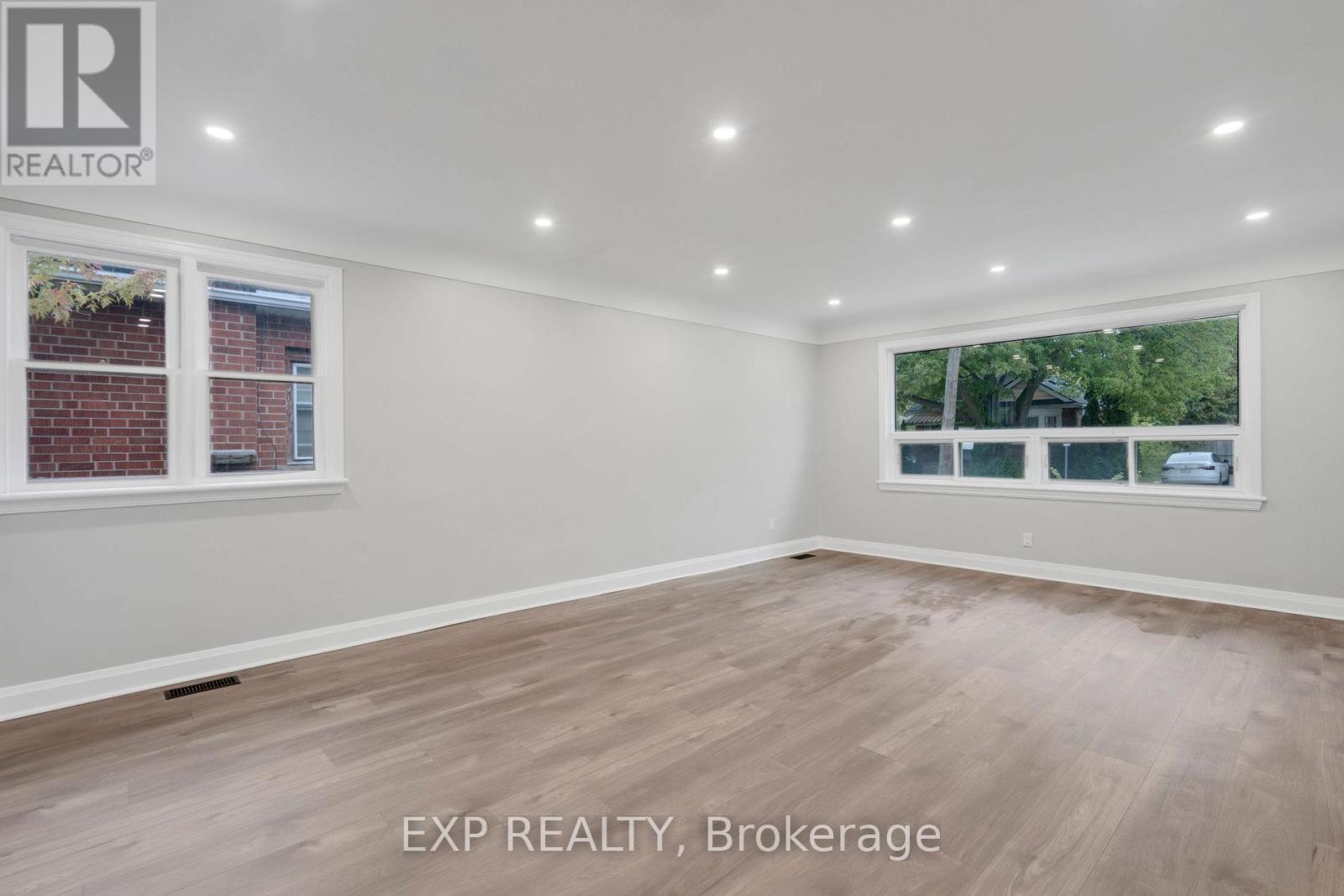 20 West 4th Street, Hamilton (Bonnington), Ontario  L9C 3M3 - Photo 7 - X12472165