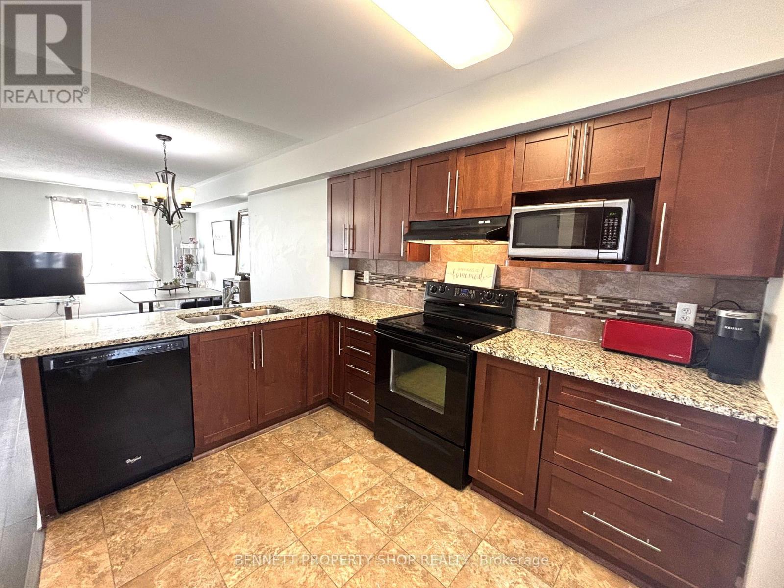 706 Sanibel Private, Ottawa, Ontario  K2H 0A8 - Photo 8 - X12410140