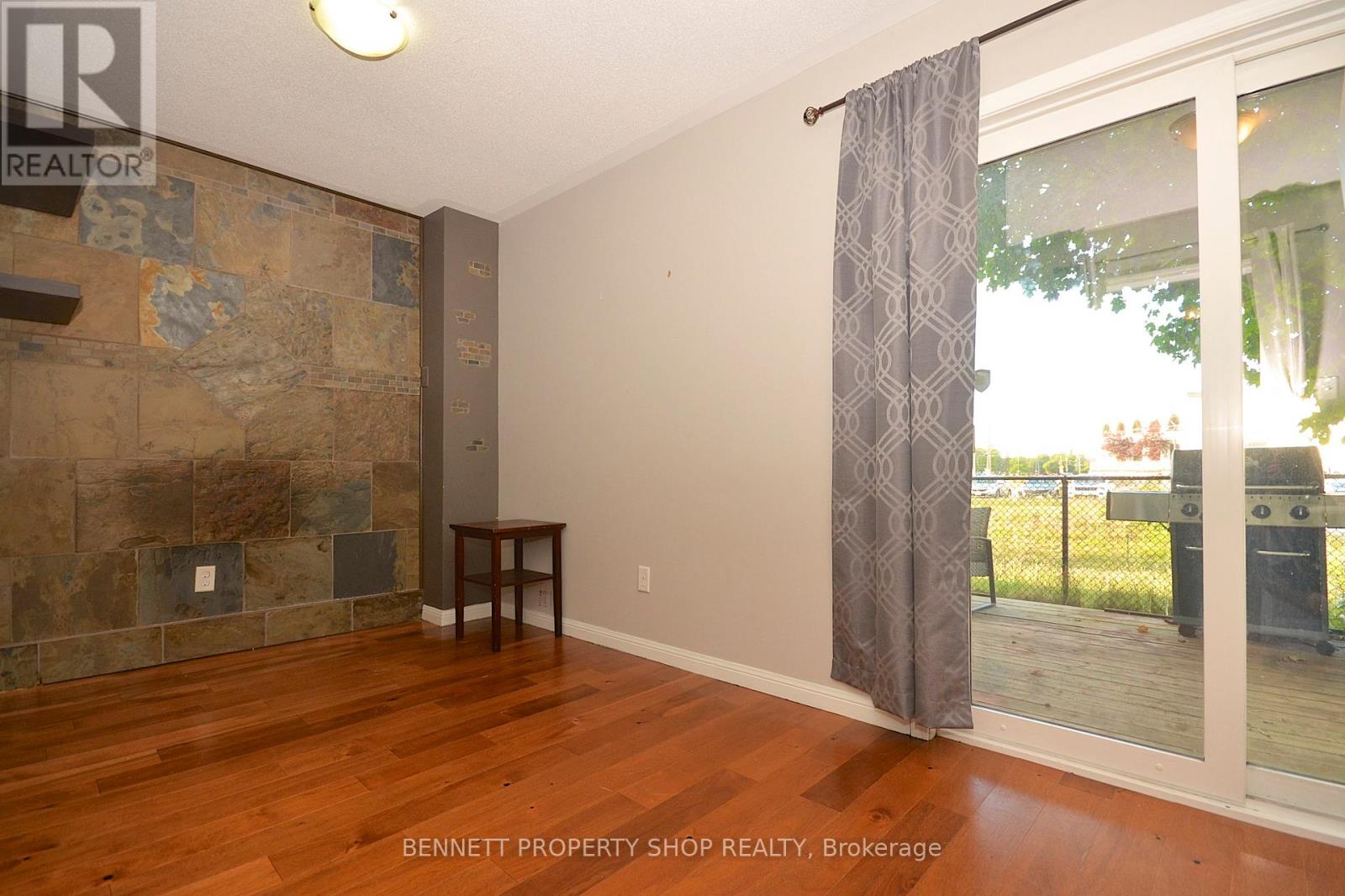 706 Sanibel Private, Ottawa, Ontario  K2H 0A8 - Photo 4 - X12410140