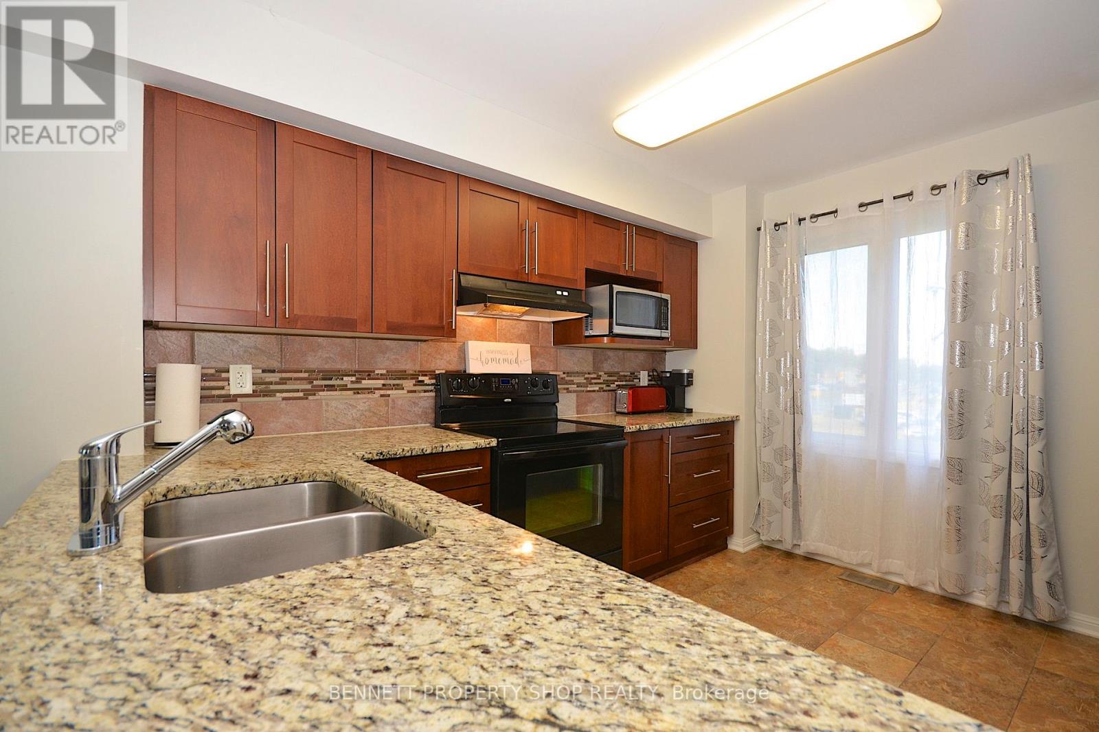 706 Sanibel Private, Ottawa, Ontario  K2H 0A8 - Photo 9 - X12410140